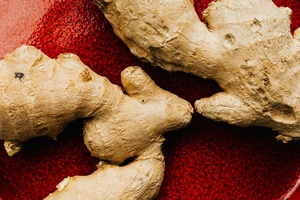 Why ginger could be the secret to tackling undereye dark circles
