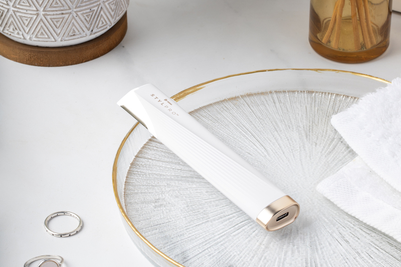The 2-in-1 Light Up Sonic Dermaplane